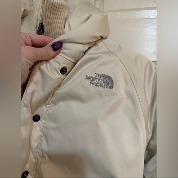 The Northface Puffer Jacket size medium - Picture 5 of 6